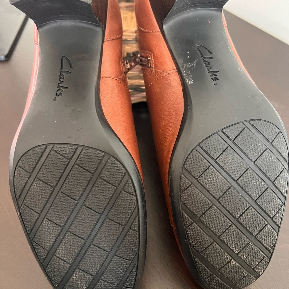 Clark’s Brown Leather Zip Booties 7.5 Medium - Picture 4 of 5